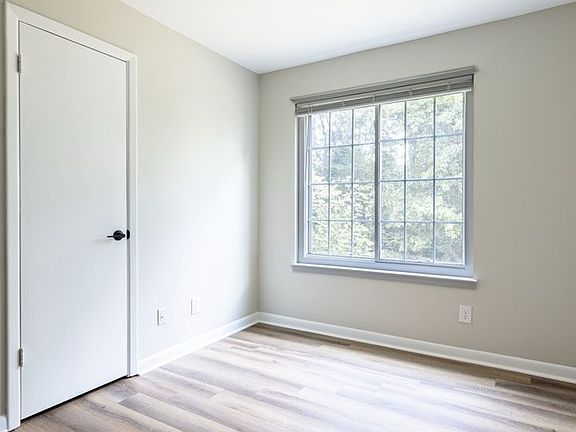 3rd image of 220 Elm St #D8d2021b5