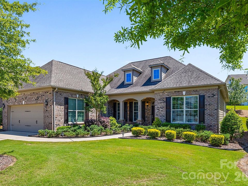 1st image of 15927 Vale Ridge Dr