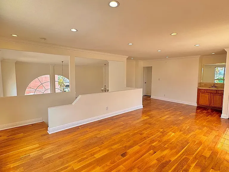 11812 Gorham Ave #Penthouse 1 — Photo 13
