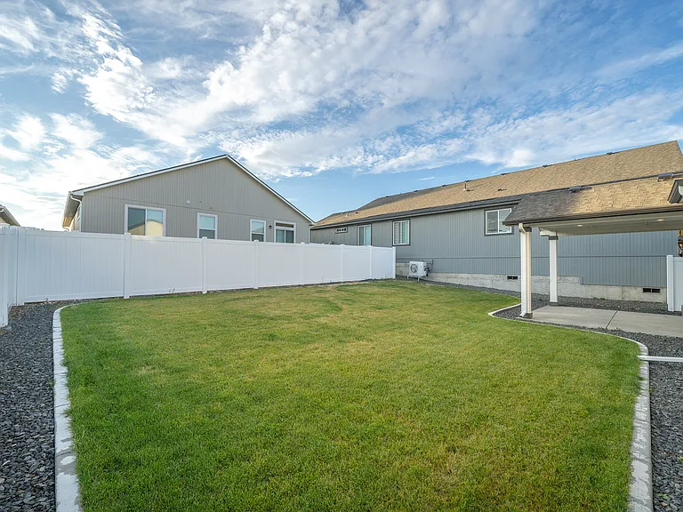 824 S Bulldog St — Photo 33