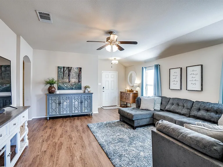 1606 Meadow Creek Dr — Photo 20