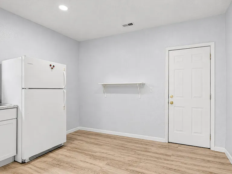 309 Alexander Ave — Photo 7