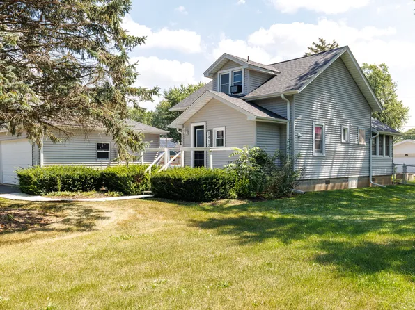 1413 Sunnyside Dr, Johnsburg, IL 60051