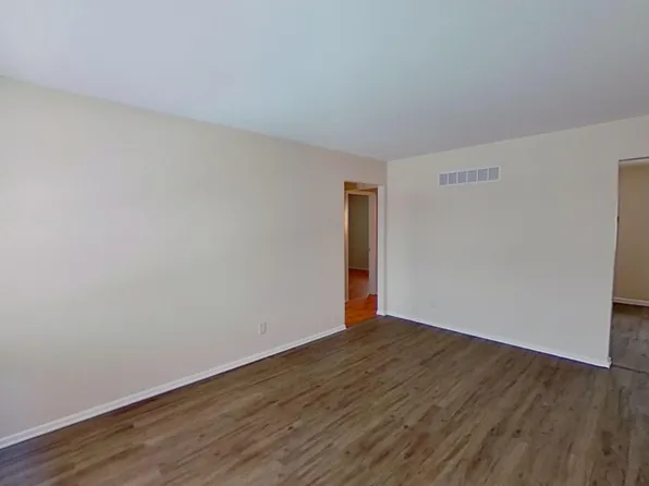 831 Parkcrest Dr APT C, Saint Charles, MO 63301