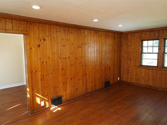 5th image of 1811 Eastmoreland Ave