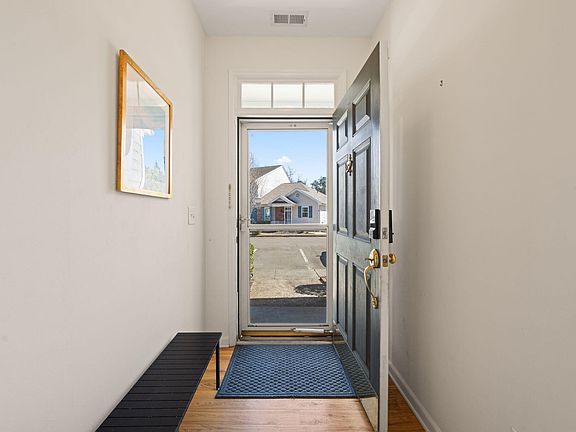 2nd image of 33 Signet Dr