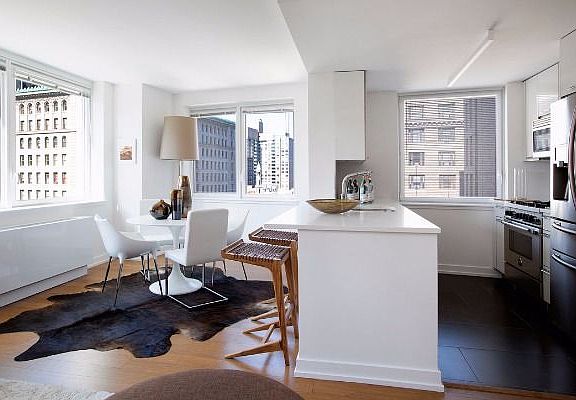 4th image of 227 W 77th St APT 4G