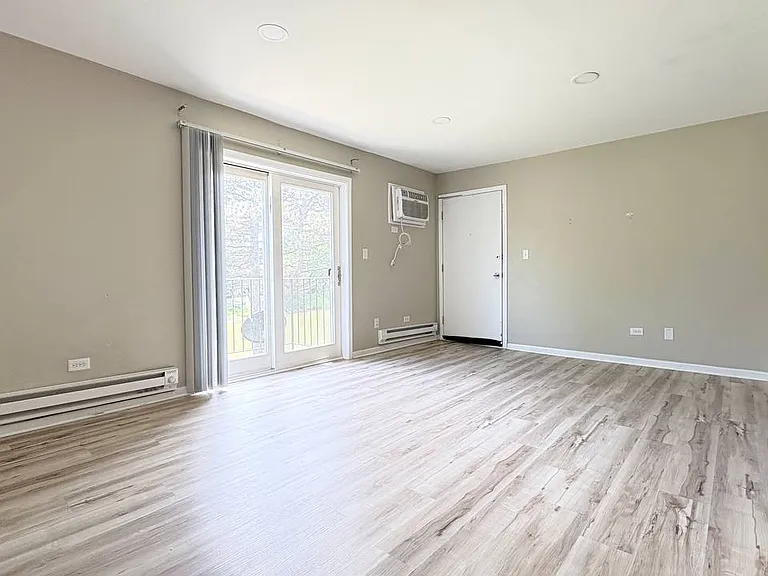 1527 Norway Ln #2B — Photo 5