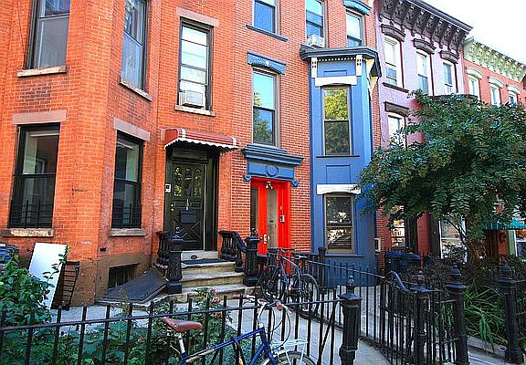 4th image of 138 16th St #1