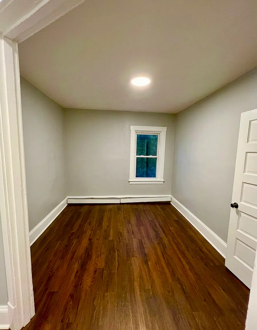3 bed, 1080 sqft, $2,200 — Photo 4