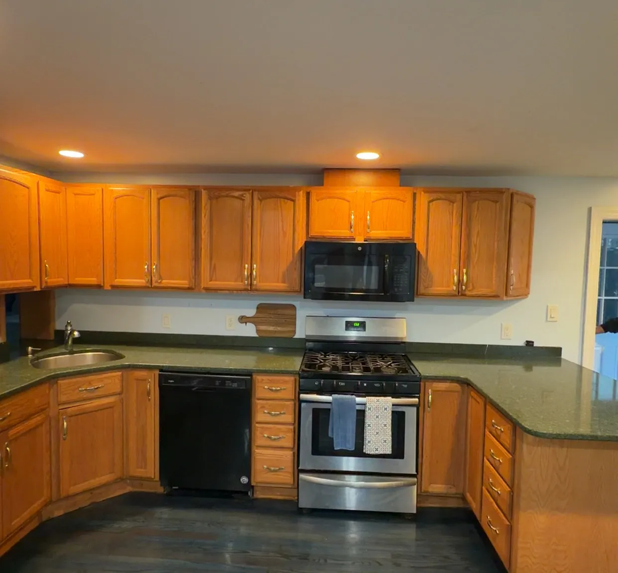 4 bed, 3200 sqft, $8,000 — Photo 3