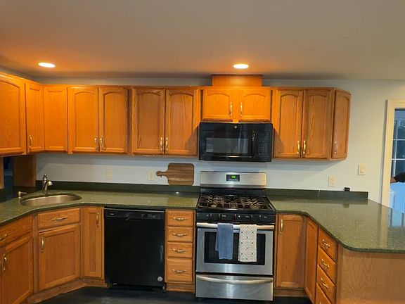 3rd image of 29 Edwards St