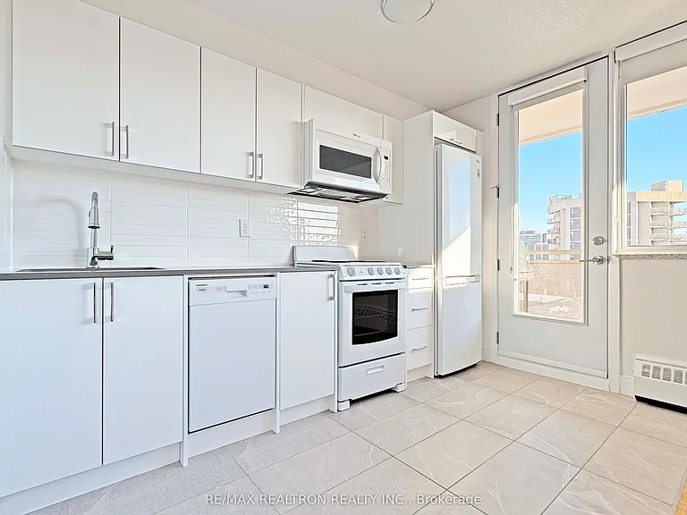 276 Saint George St #702 — Photo 6