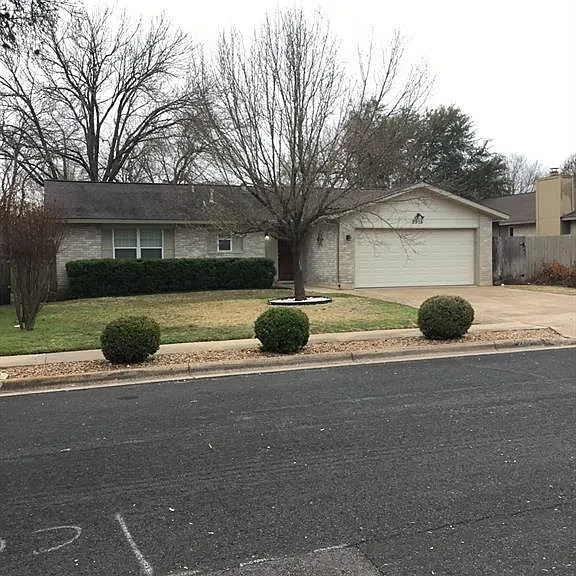 2915 Bushnell Dr — Photo 2
