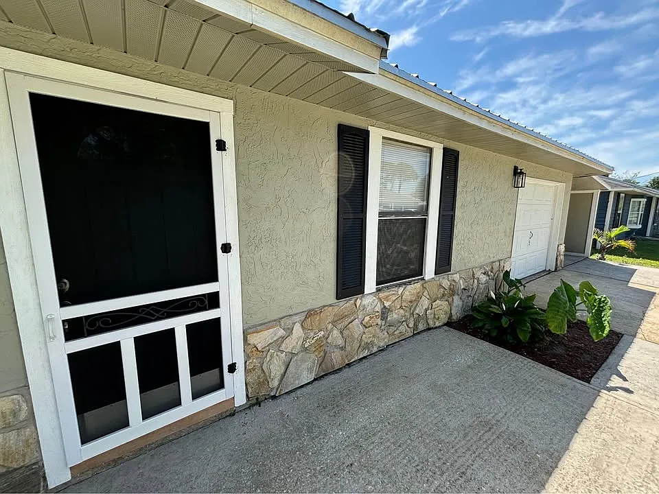 4 bed, 1944 sqft, $2,199 — Photo 2