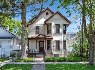 916 N Hickory St, Joliet, IL 60435