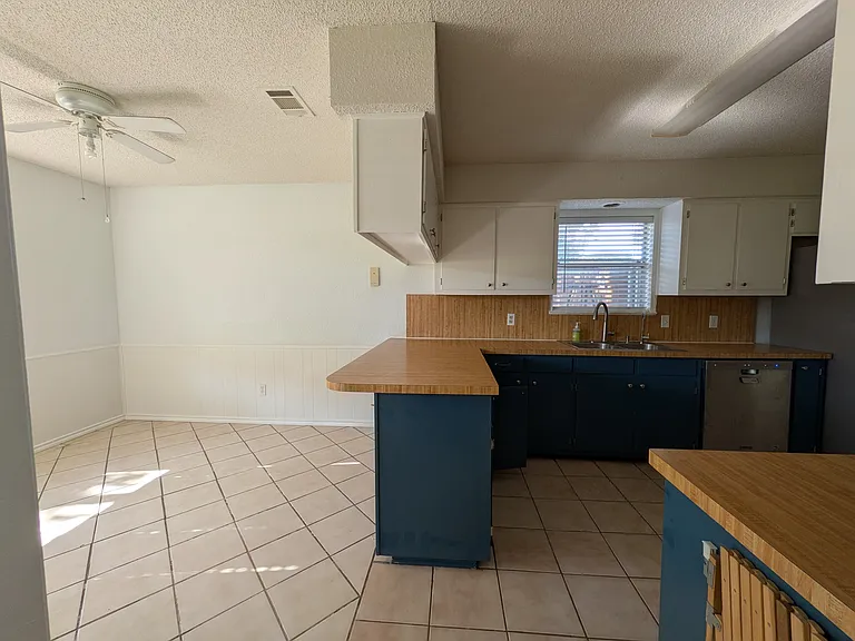 2305 Stockbridge Ct — Photo 13