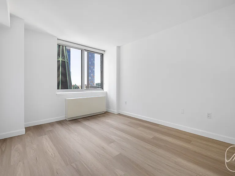 561 10th Ave #19G — Photo 12