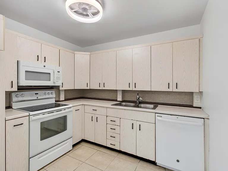 4028 Hythe Pl #B — Photo 24