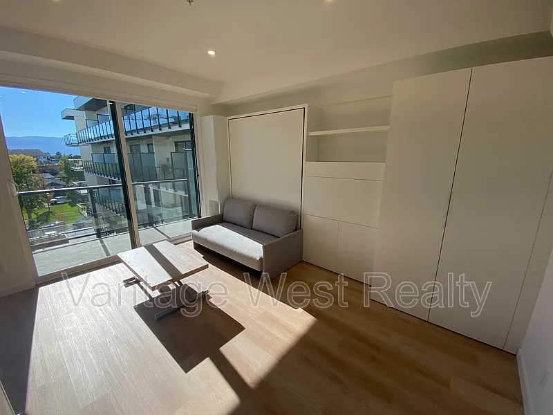1274 Devonshire Ave — Photo 3
