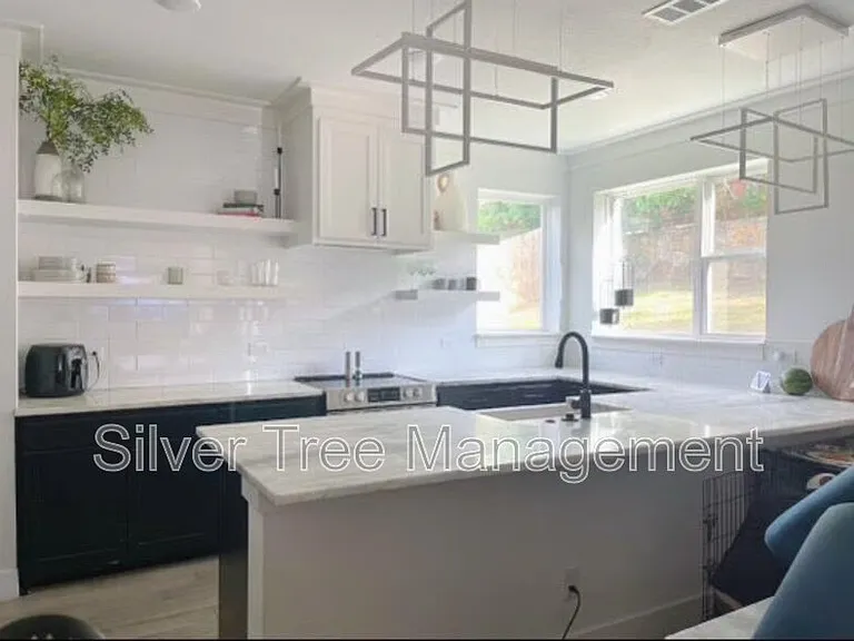 9073 Quarry Hill Ct — Photo 2
