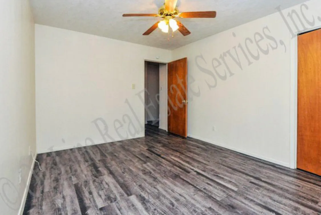 2 bed, 1.5 bath, 944 sqft, $925 — Photo 4