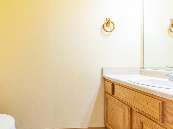4th image of 210 Meadow Ct #210