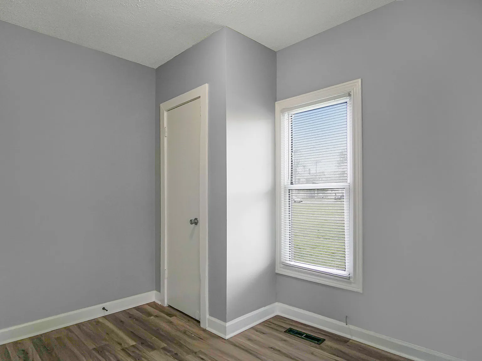 Coming Soon - Large 4 Bedroom in Mishawaka! — Photo 4