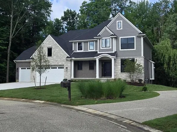 5850 Windrift Ct, West Bloomfield, MI 48324