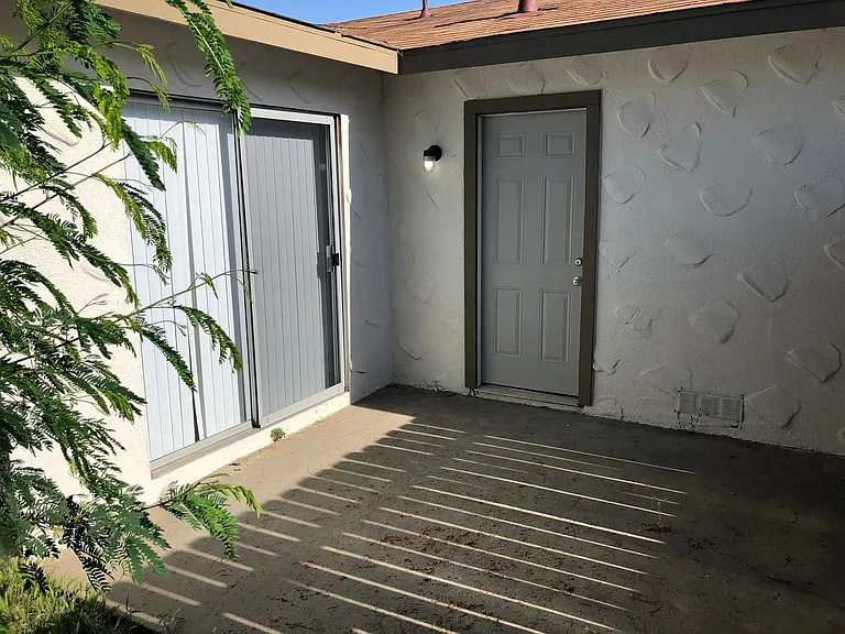 1100 N Mooney Blvd — Photo 11