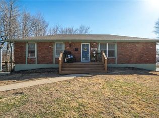 404 SW Westminister Rd, Blue Springs, MO 64014