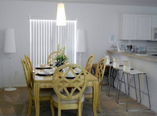 TM4P326TC-formal-dining-area