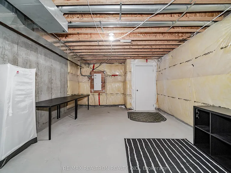 77 Betony Dr — Photo 40