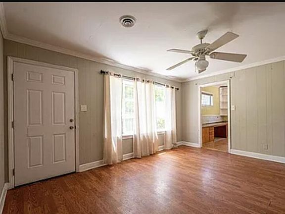 3rd image of 2523 Preston Ave