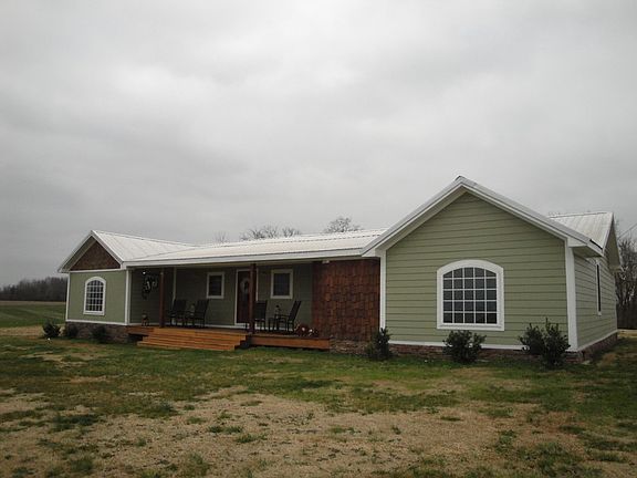 Main Master Bedroom : The Ceder Shingles ADD GREAT DETAIL to the home.