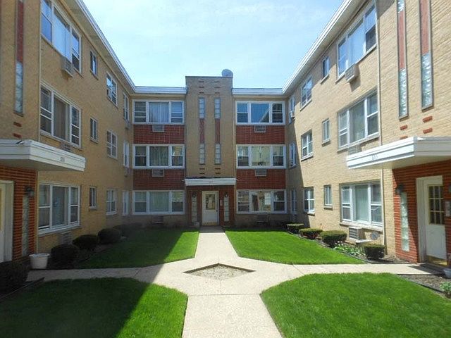 1st image of 3203 W Berwyn Ave APT 1W
