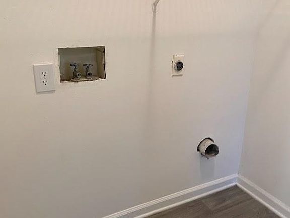 4th image of 404 Acorn Grove Ln APT E