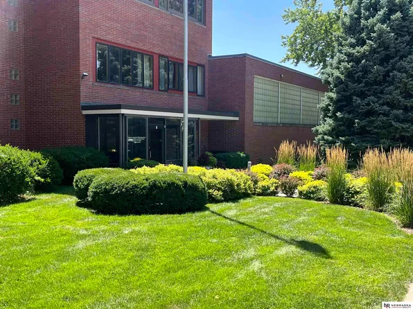 1540 N Cotner Blvd #B404, Lincoln, NE 68505
