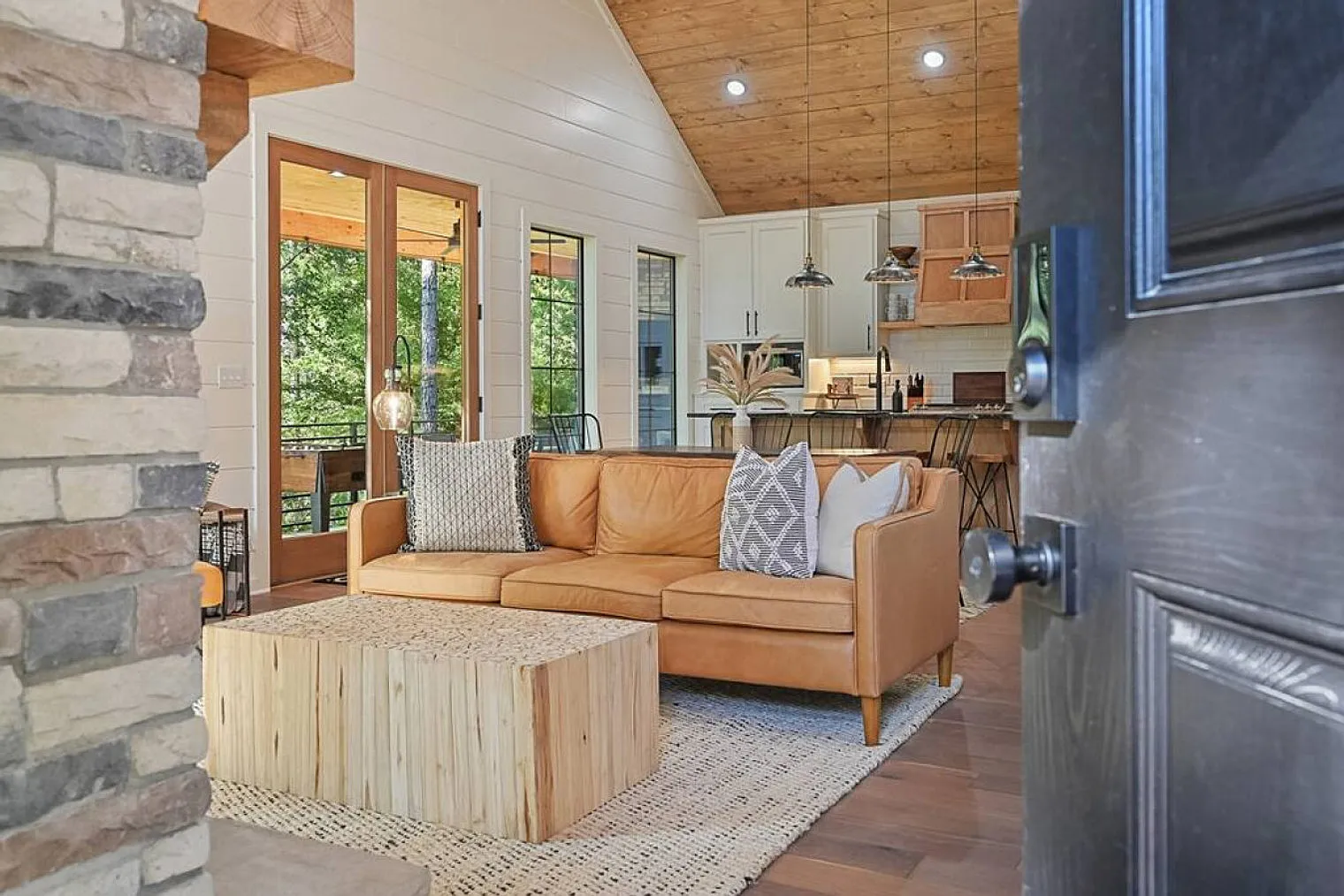 4 bed, 3.0 bath, $4,706 — Photo 2