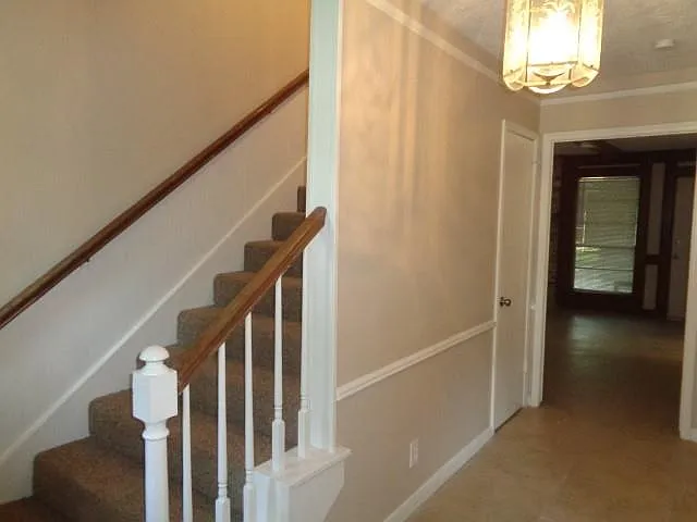 802 Baltic Ln — Photo 13