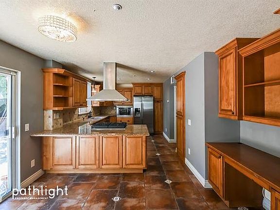 4th image of 15237 Hillsdale Ct