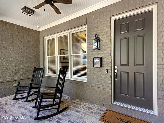 5th image of 368 Woodmere Ln