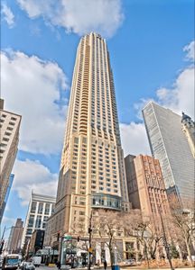 800 N Michigan Ave APT 3701, Chicago, IL, 60611