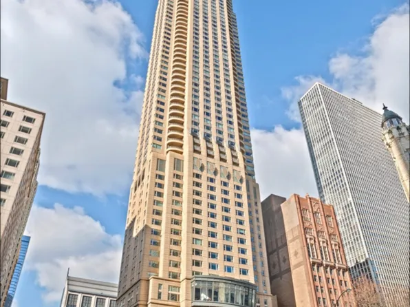 800 N Michigan Ave APT 3701, Chicago, IL 60611