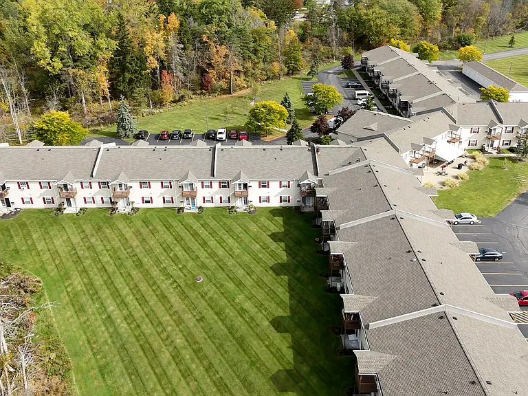 Seneca Pointe — Photo 24