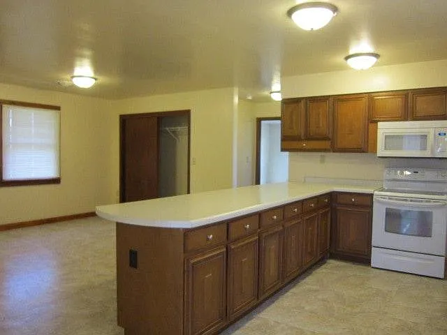 3 bed, 1716 sqft, $1,950 — Photo 4