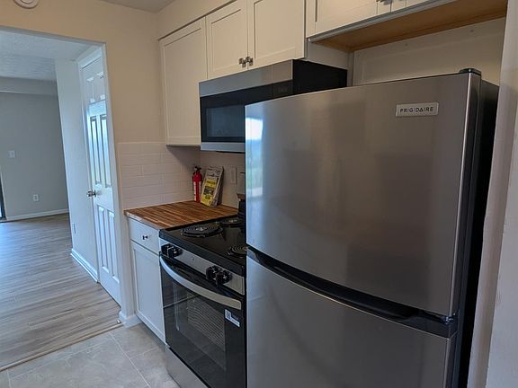 5th image of 355 Grand Ave Unit 105