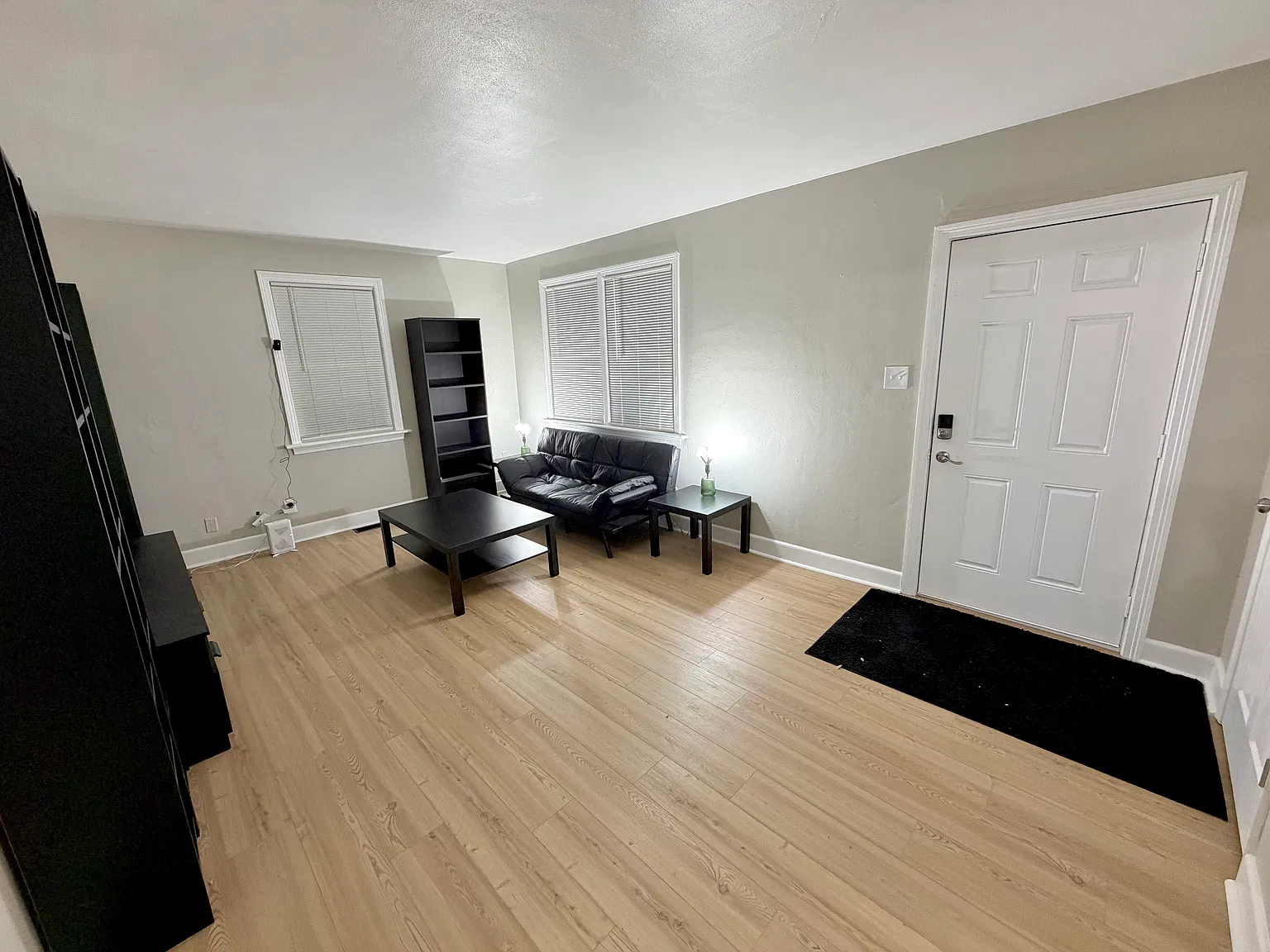 5 bed, 1800 sqft, $867 — Photo 3