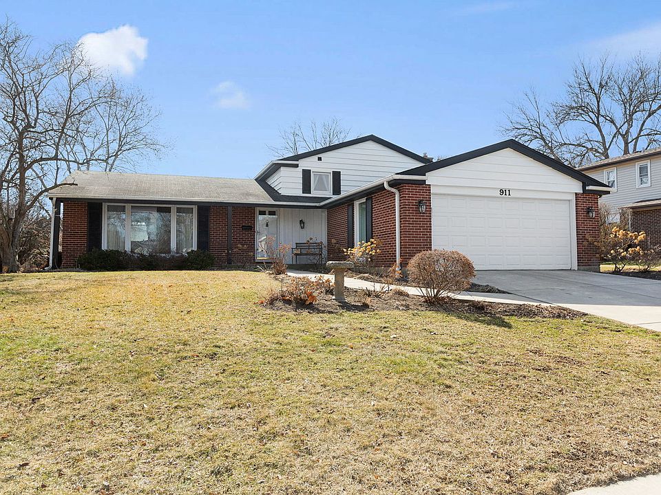 1st image of 911 E Burr Oak Dr