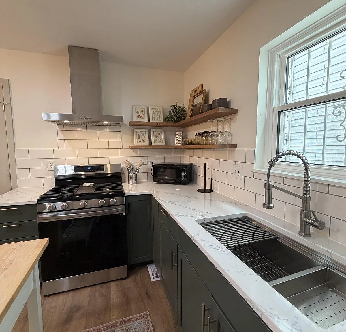 3 bed, 1.5 bath, 1400 sqft, $3,500 — Photo 3
